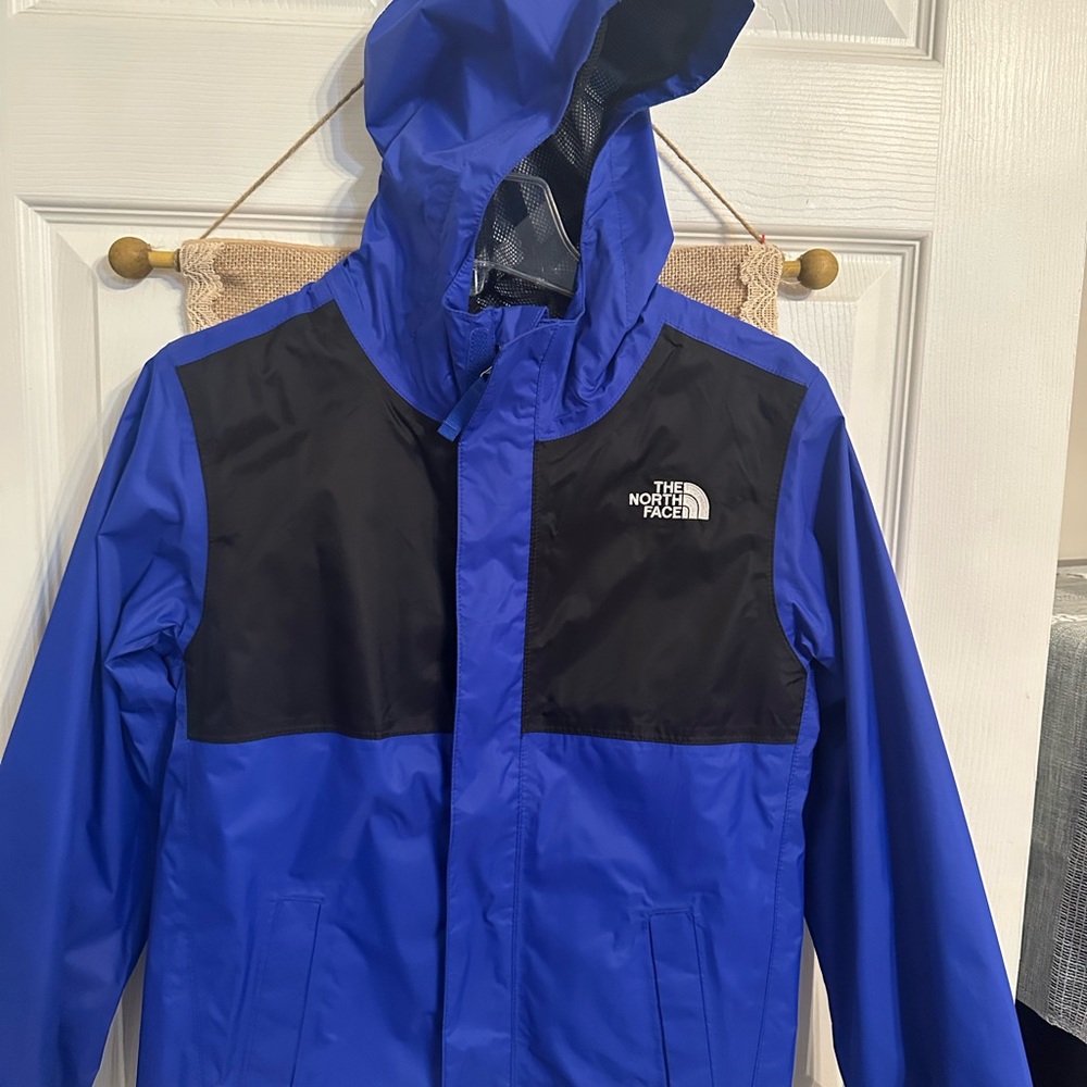 Kids size medium 10/12 lightweight north face rain jacket